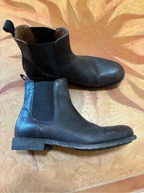 Frye Black Leather Chelsea Boots - Slip-On Ankle Boot